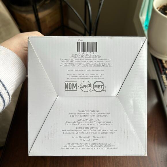 Scentsy Warmer Full Size Replacement top piece & box Let it Snow no base - Picture 8 of 10